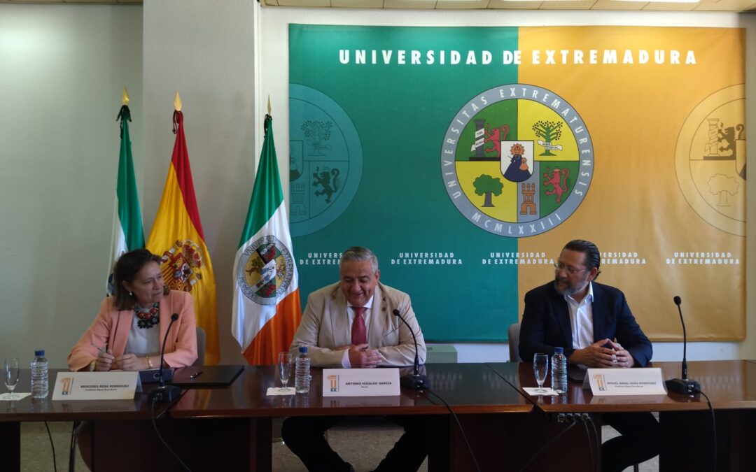 La UEx firma un convenio con la Fundación Miguel Rosa Morán